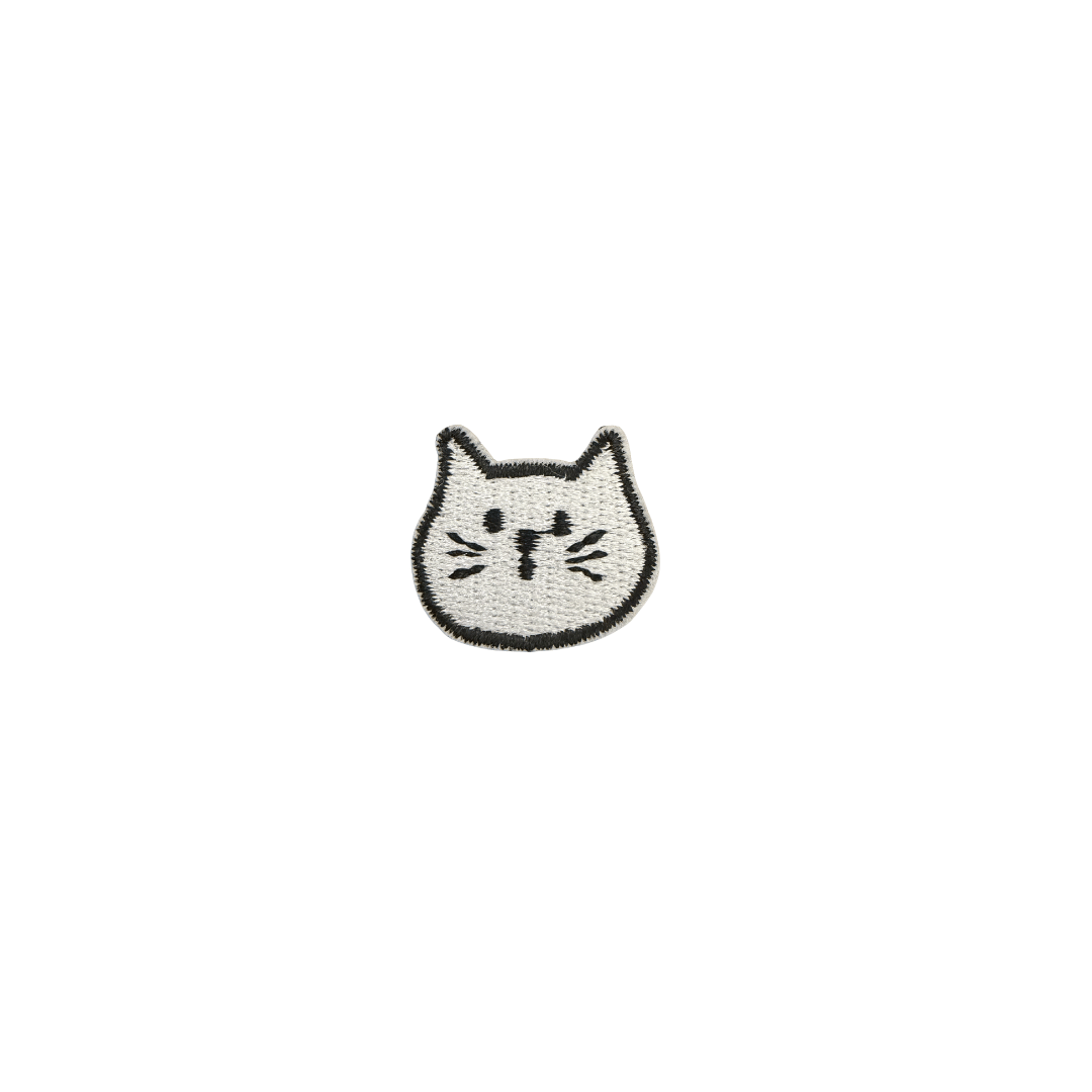 White Cat 2.6*2.5cm
